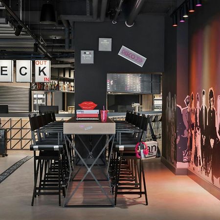 Moxy Duesseldorf City Extérieur photo