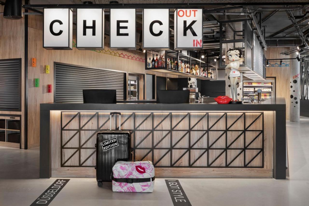 Moxy Duesseldorf City Extérieur photo