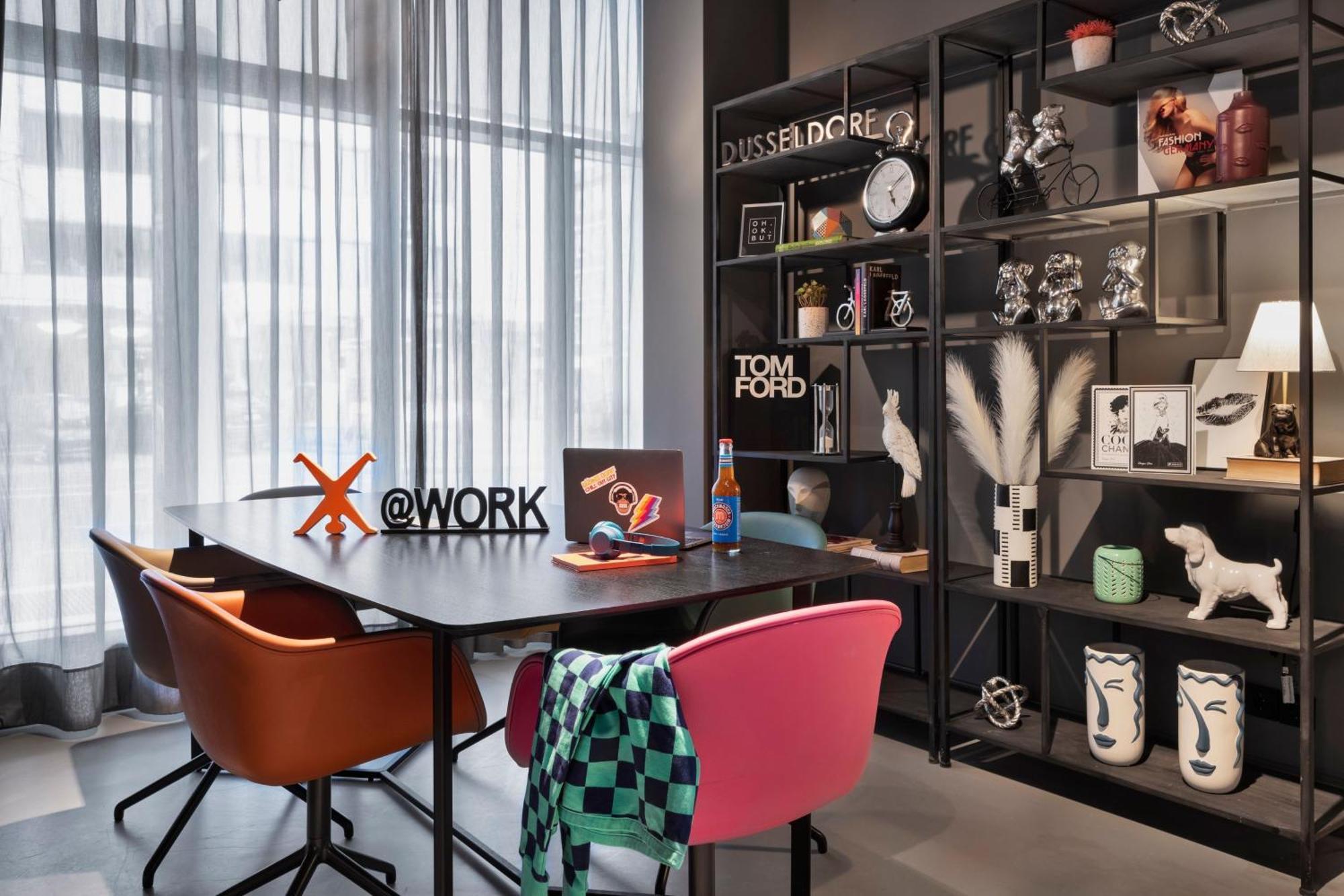 Moxy Duesseldorf City Extérieur photo