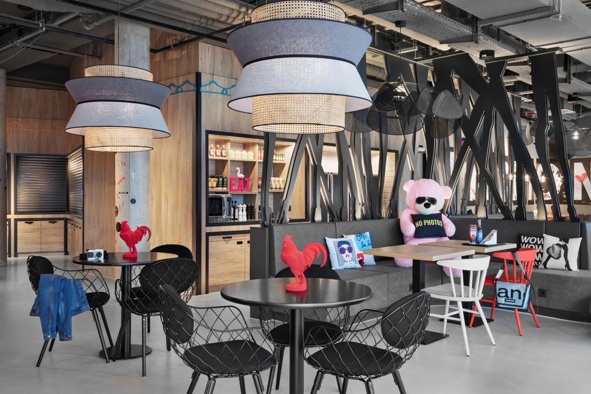 Moxy Duesseldorf City Extérieur photo