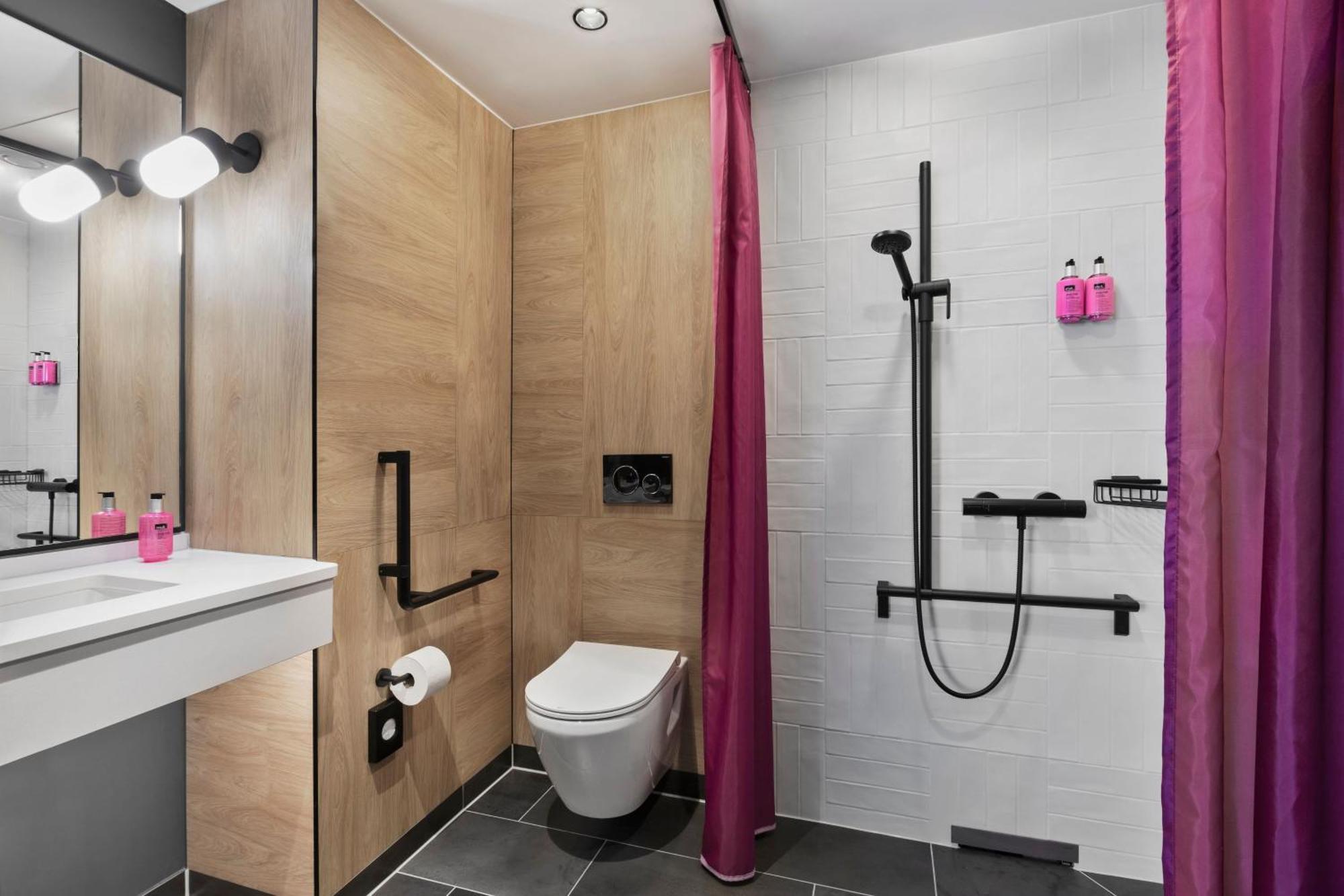 Moxy Duesseldorf City Extérieur photo