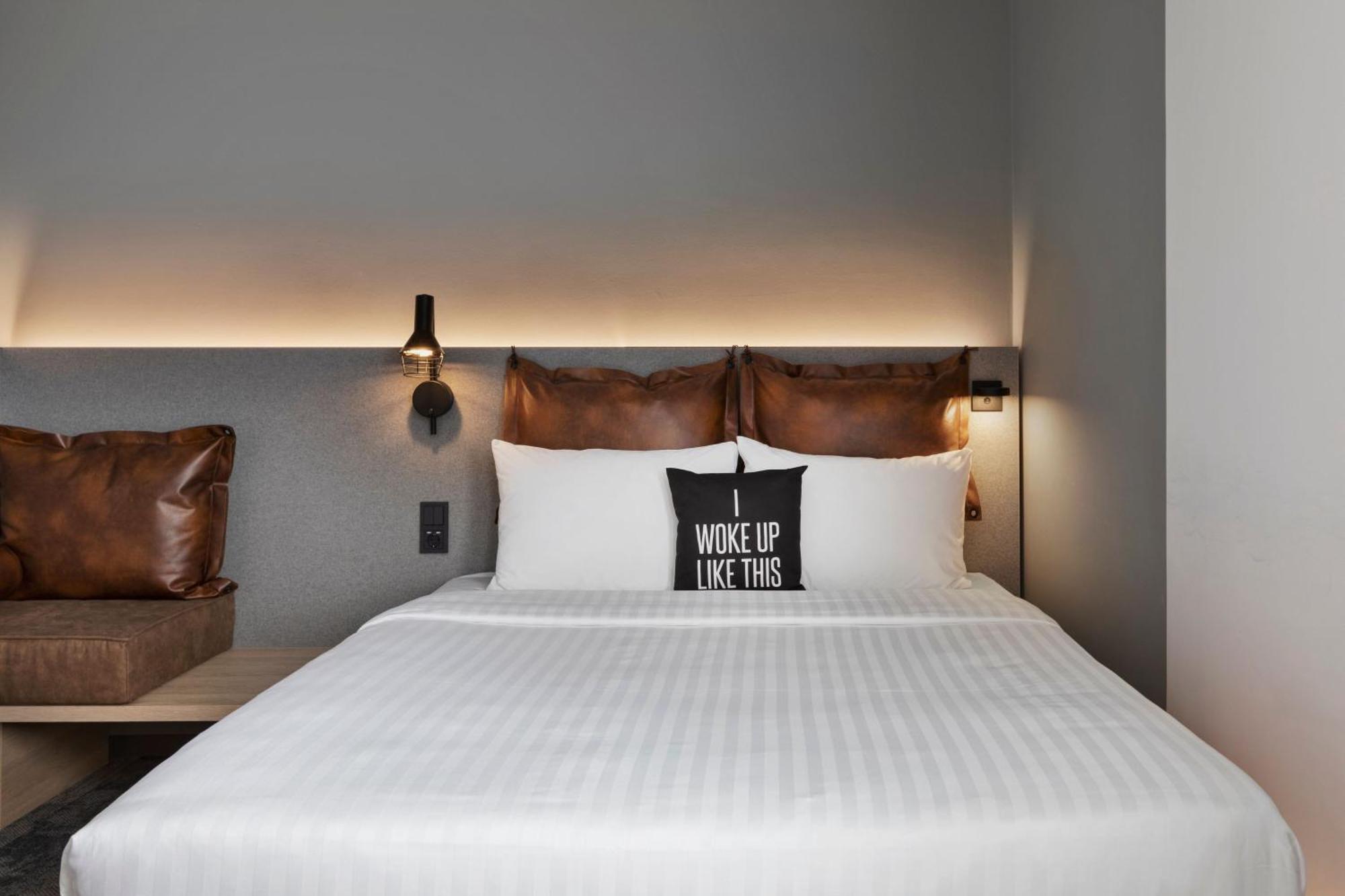 Moxy Duesseldorf City Extérieur photo