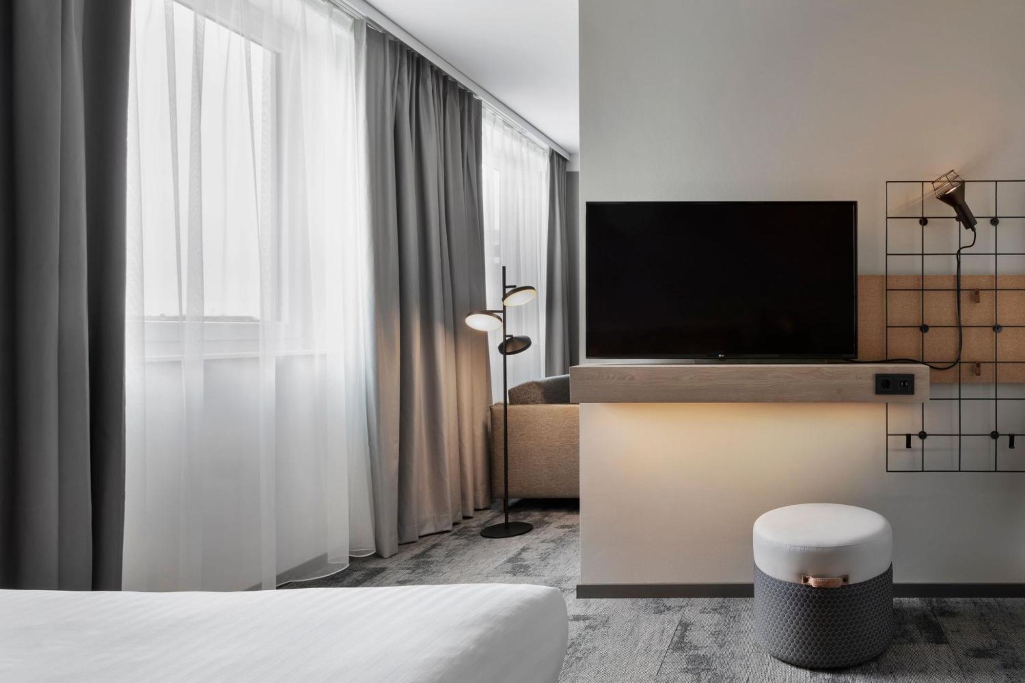 Moxy Duesseldorf City Extérieur photo