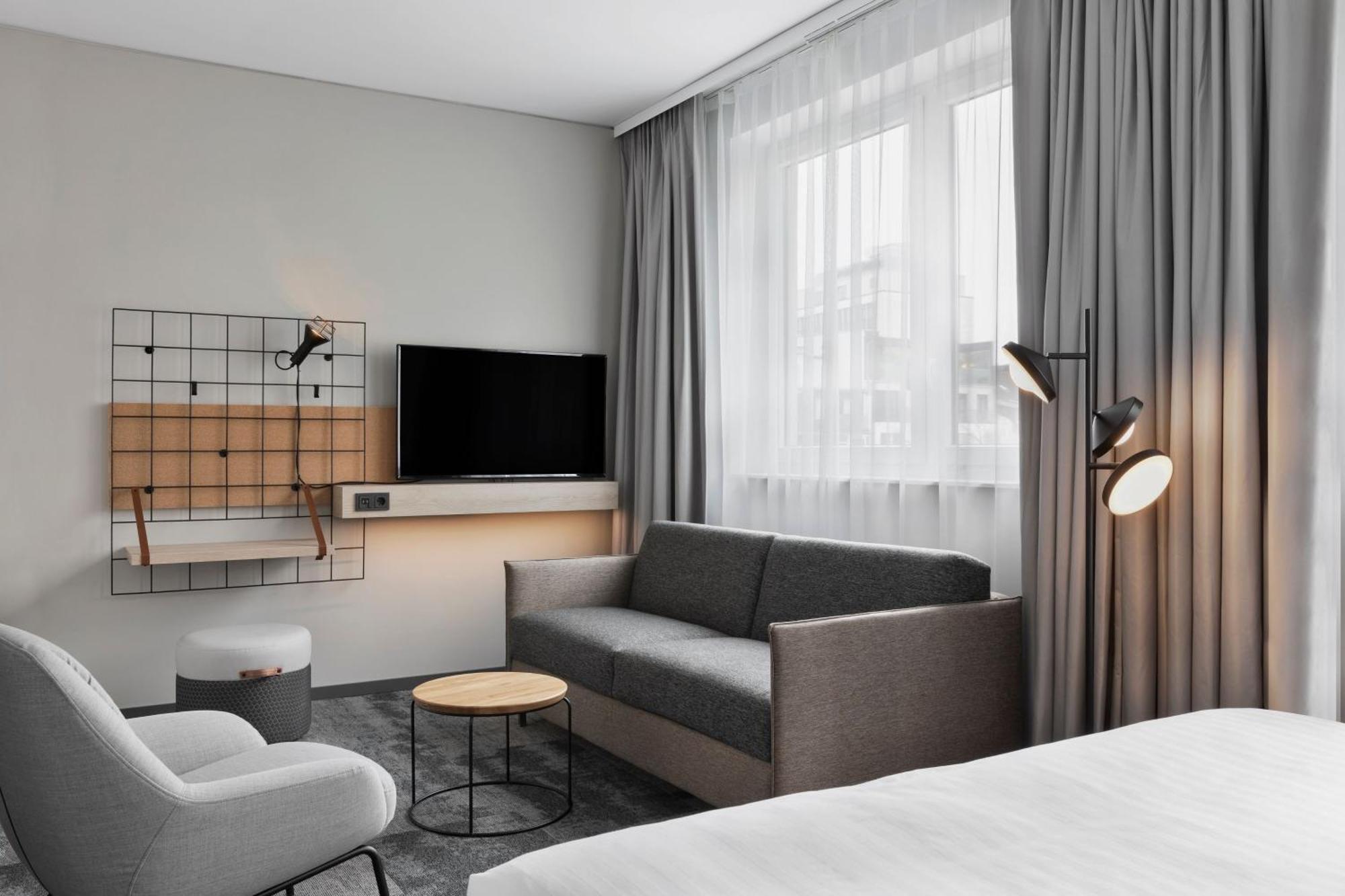 Moxy Duesseldorf City Extérieur photo