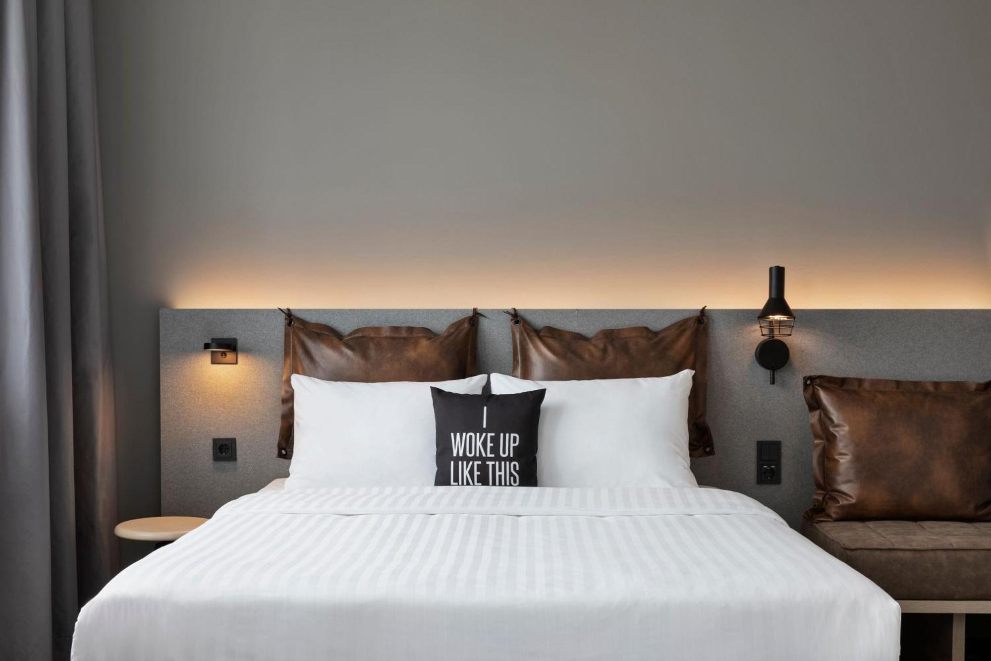 Moxy Duesseldorf City Extérieur photo